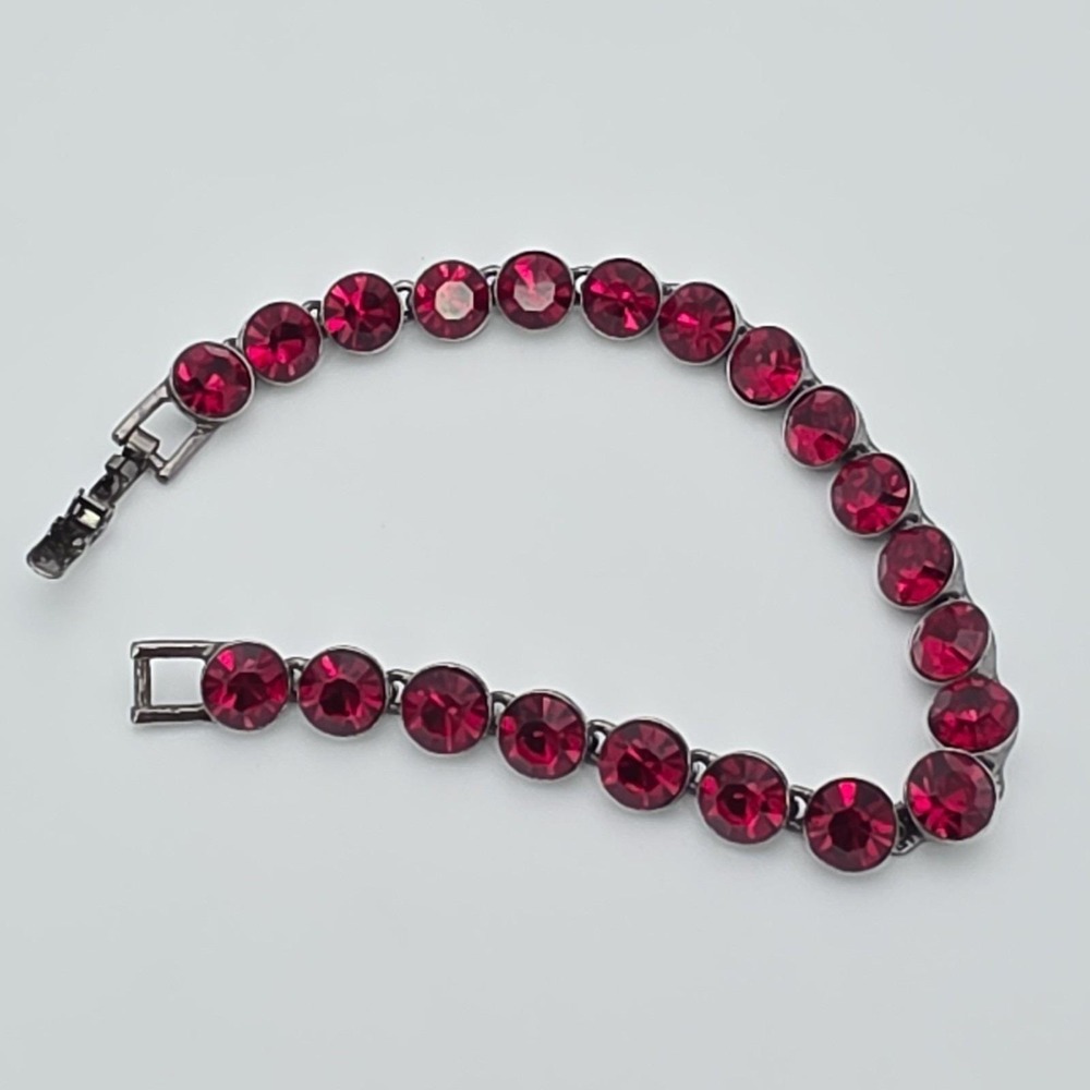 New! GIVENCHY Signed Tennis Bracelet Red SWAROVSKI Crystals Gunmetal Gray 7" - Picture 1 of 13